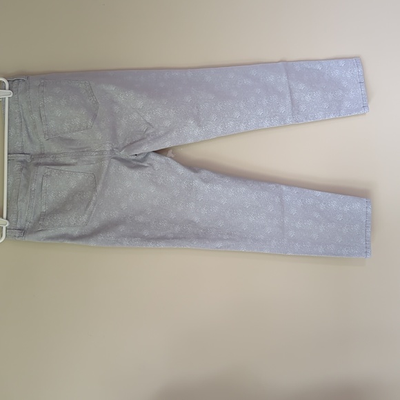 NYDJ Floral Lift Tuck Technology Ankle Jeans 12 Gray Pattern - Picture 10 of 15